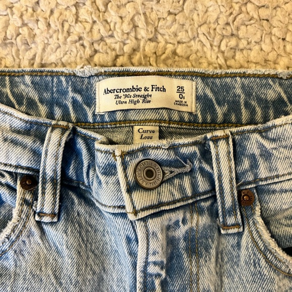 Abercrombie 90s Straight Ultra High Rise Jeans - Picture 4 of 5